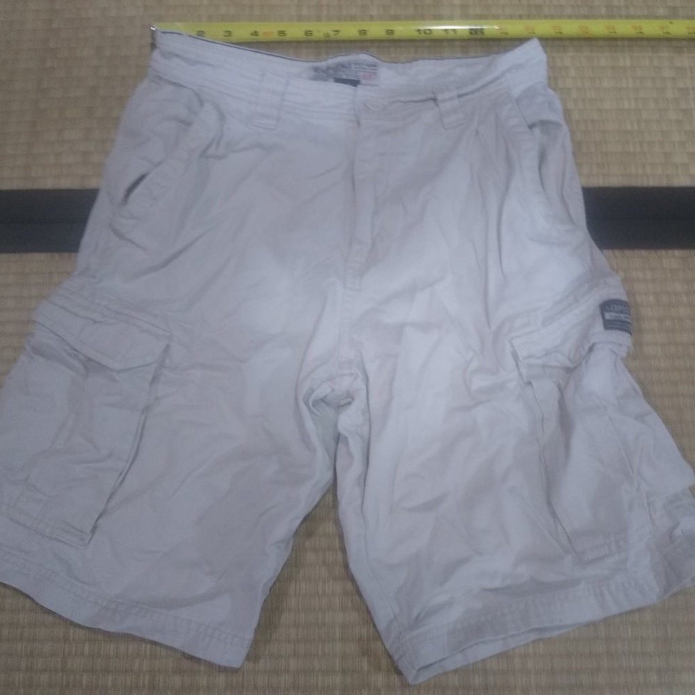 Aeropostale Cargo Shorts (white) - size 28 waist